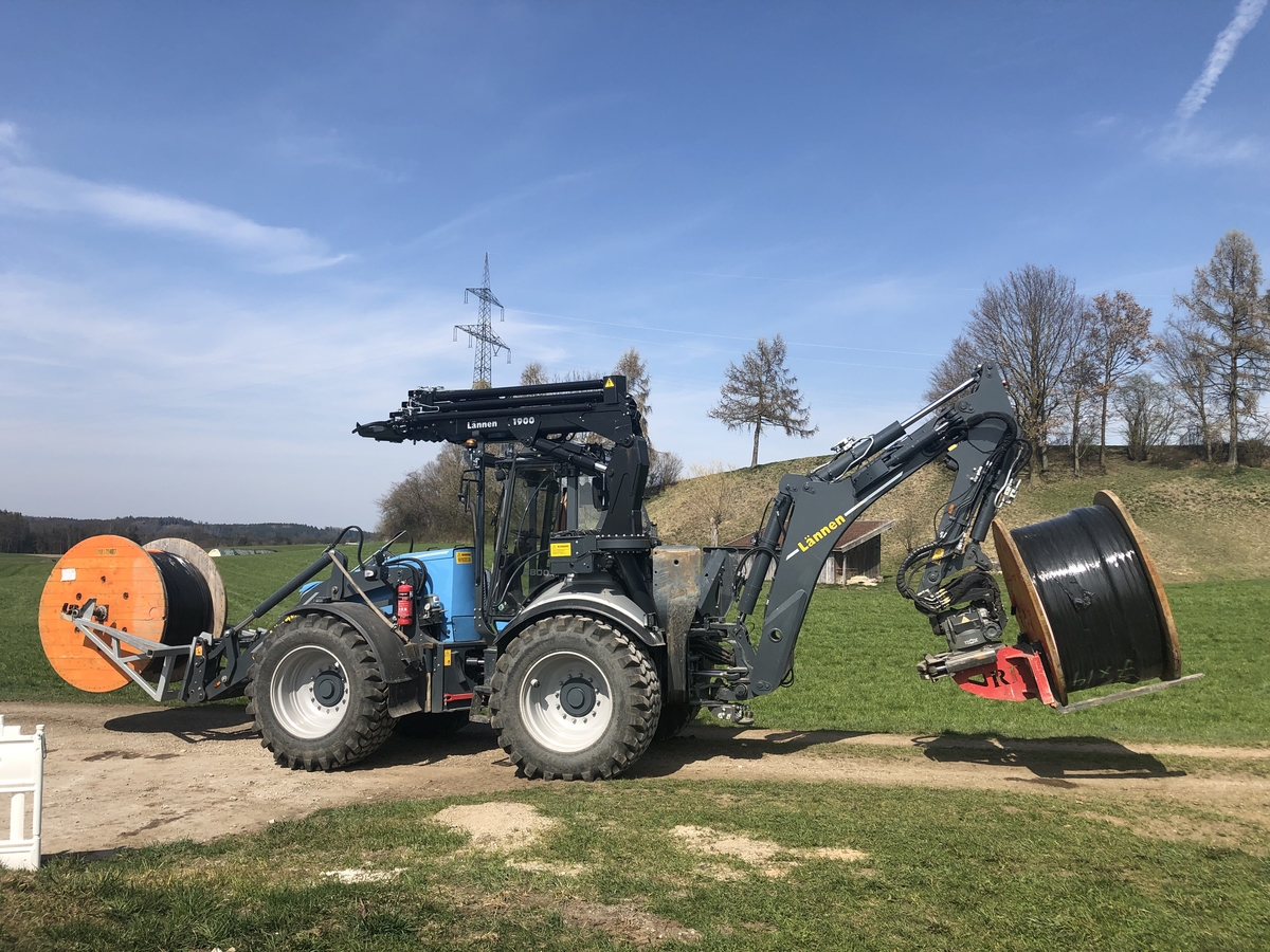 Lännen 8800K mit Hebebühne mieten
